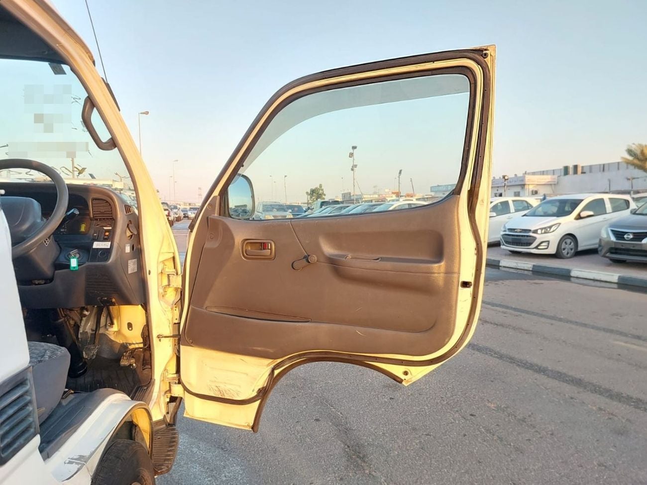 Toyota Hiace TOYOTA HIACE COMMUTER VAN RHD 2001 MODEL 2.4 L PETROL AUTOMATIC(PM06526)