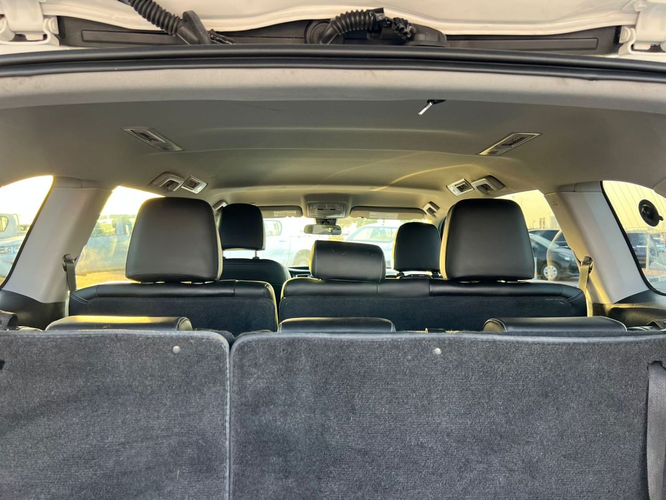 تويوتا هايلاندر 2019 Toyota Highlander MidOption - 2.7L V4 - Rear Camera - 7 Leather Seat