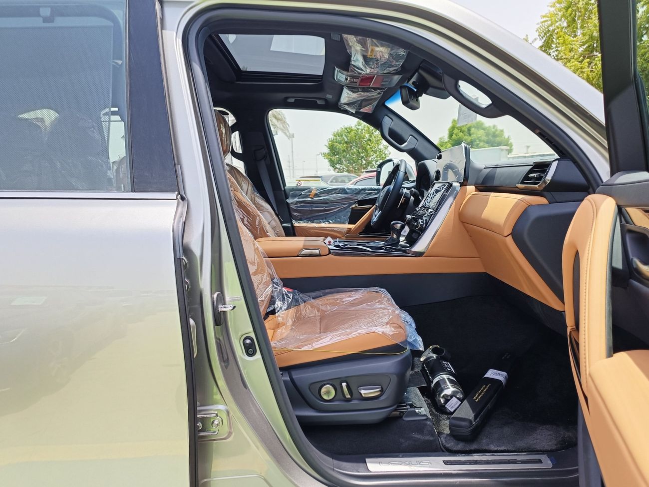 لكزس LX 600 PRESTIGE EURO 4 / V6 / 3.5L / SUNROOF / FULL OPT AND MUCH MORE (CODE # 67842)