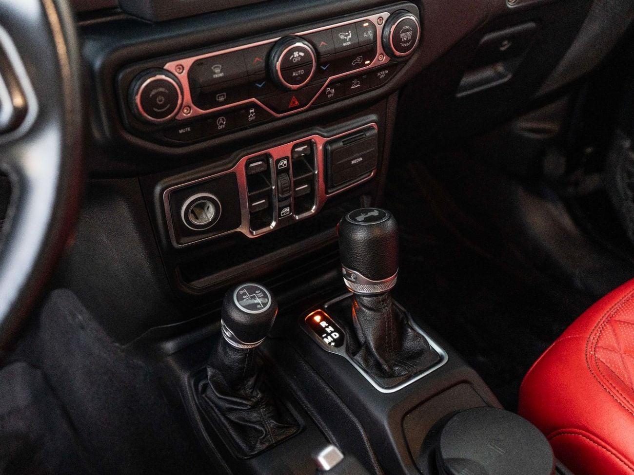 Jeep Wrangler Unlimited Sport 3.6L A/T