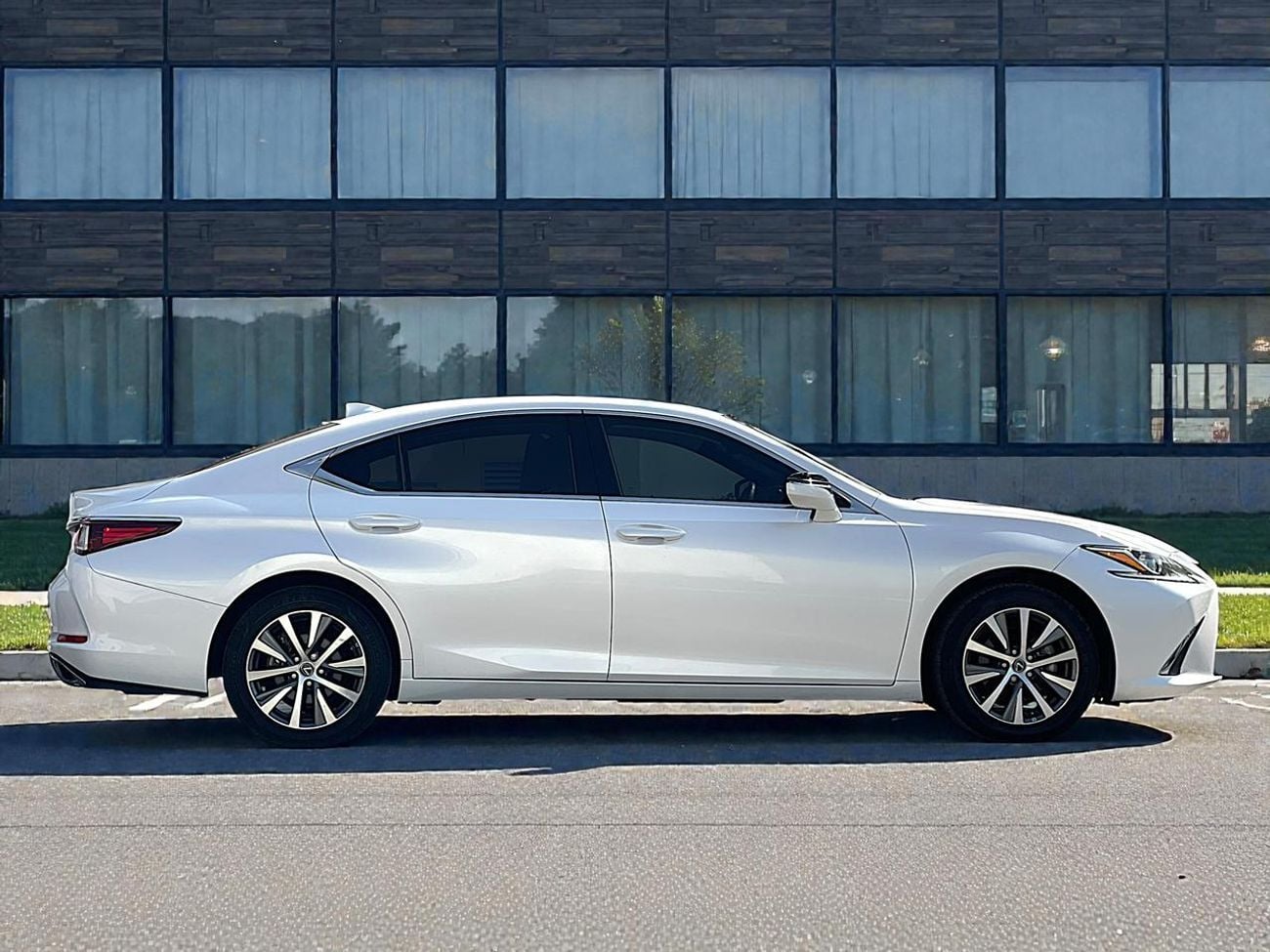 لكزس ES 350 AED 1,320 P.M | LEXUS | ES-350 | 3.5L V6 | 2020 | FREE ACCIDENT | ORIGINAL PAINT
