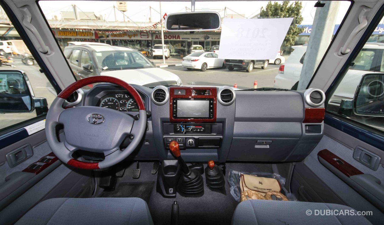 Toyota Land Cruiser 76 Hardtop LX Special V8 4.5L Diesel Manual Transmission Wagon