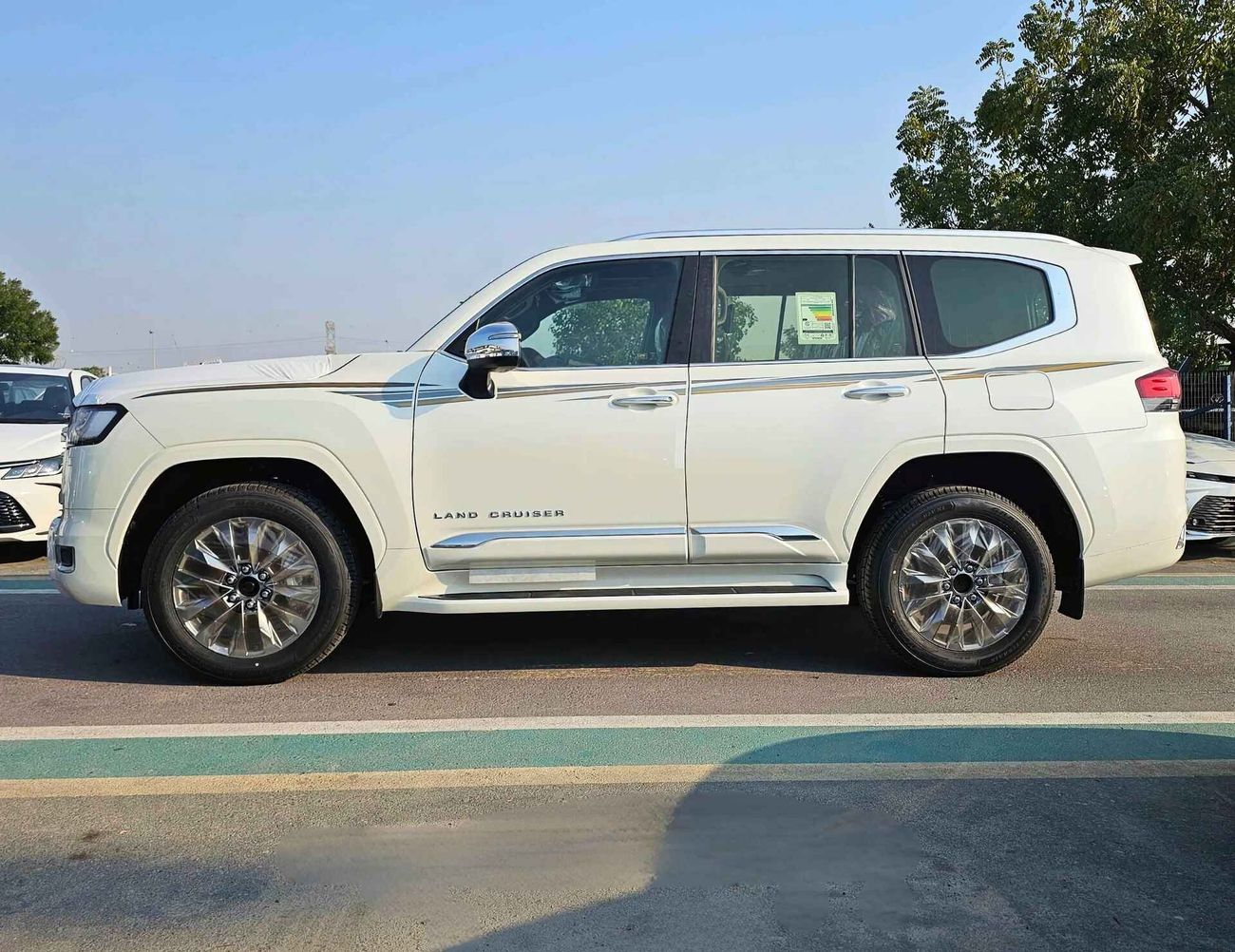 Toyota Land Cruiser VX TWIN TURBO / 3.5L V6 / JBL SPEAKERS / BIG DVD / FULL OPTION (CODE # 69037)