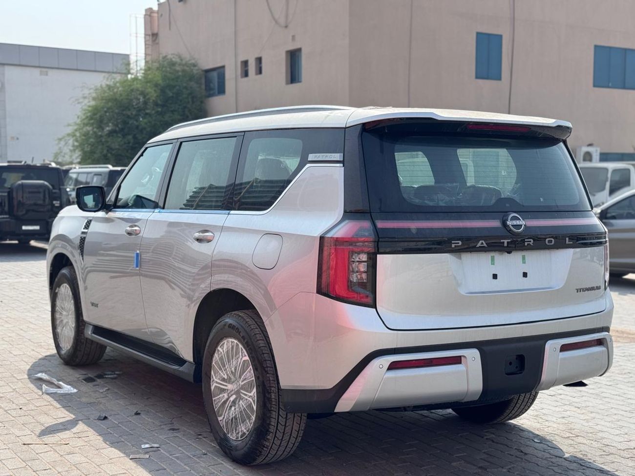 Nissan Patrol 3.5L LE Titanium_2026 _SILVER_BURGUNDY