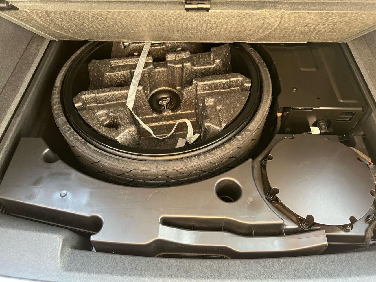 Audi Q8 2023-Audi Q8 55 TFSI Quattro-SLINE