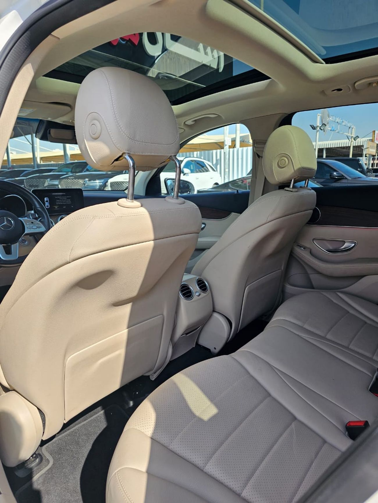 مرسيدس بنز GLC 300 4MATIC 2.0L