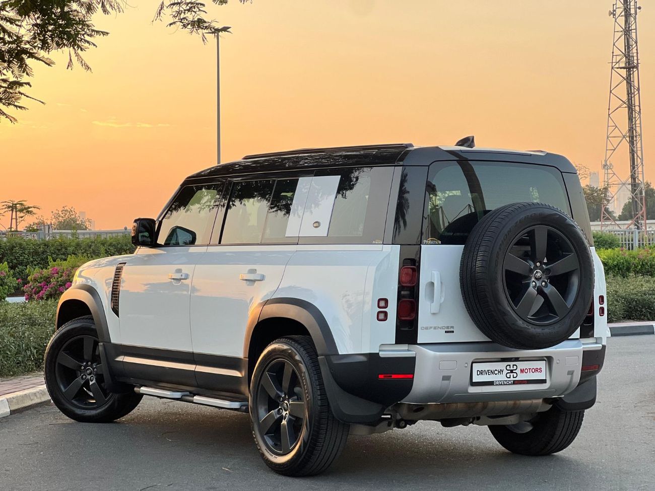 Land Rover Defender P400 110 S 3.0L (5 Seater)