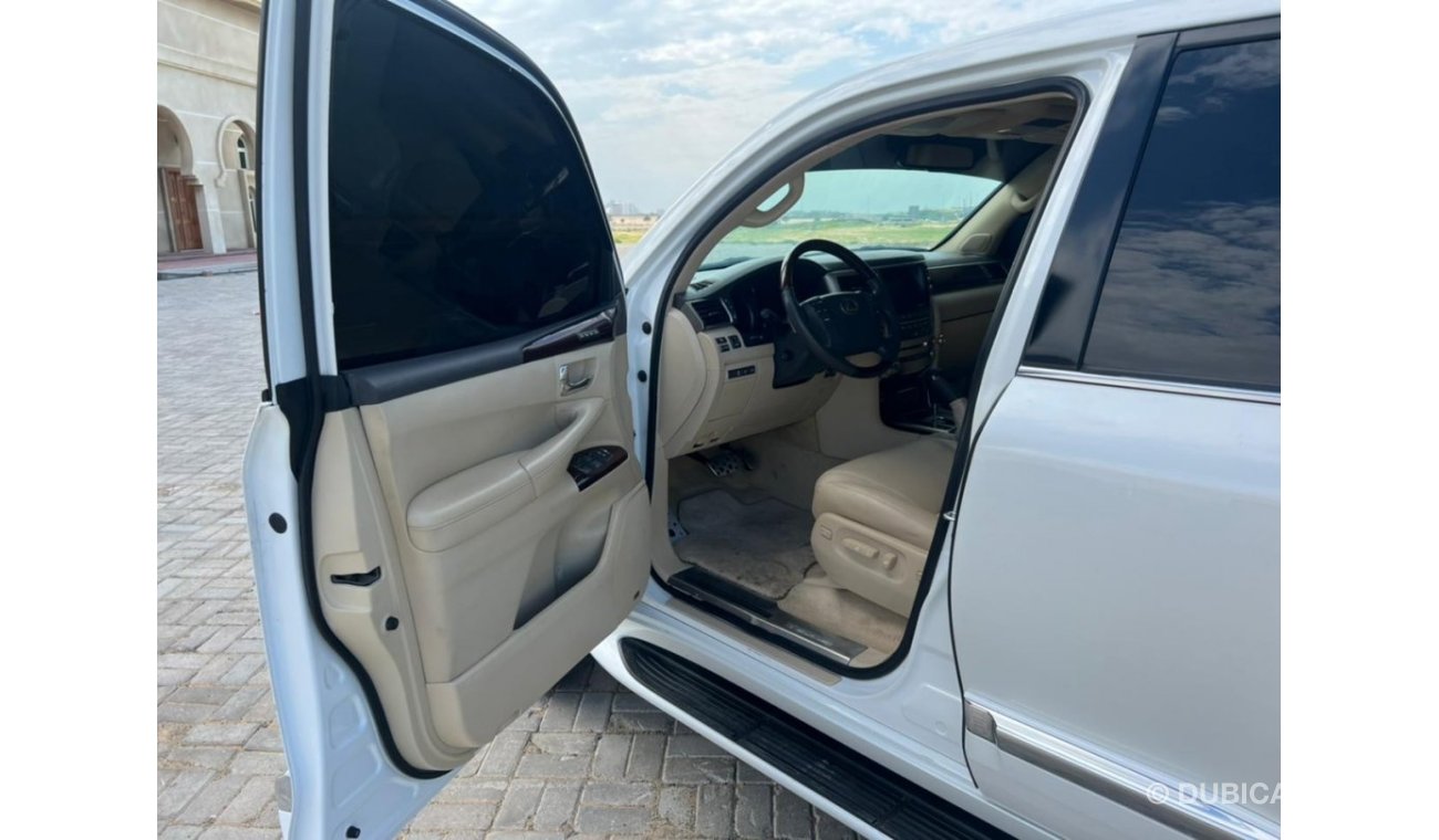 Lexus LX570 Sport Platinum Gcc