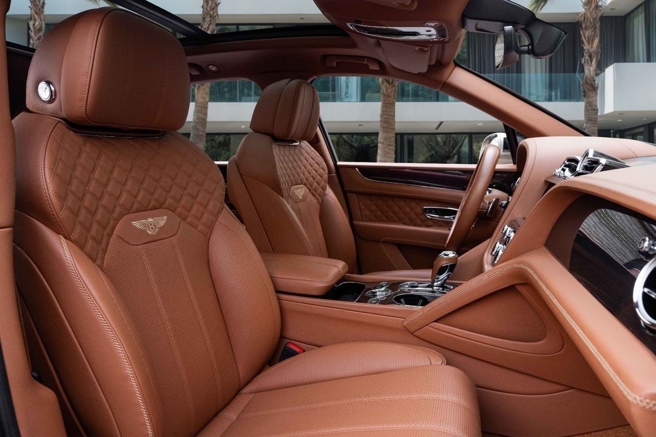 بنتلي بينتايجا V8 | 11,750 P.M  | 0% Downpayment | Full Bentley History!