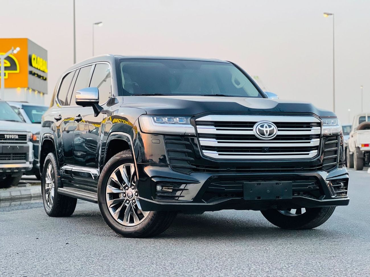 تويوتا لاند كروزر GXR 2022MODEL 4.0L v6 petrol Engine Colour Black push start Transmission Automatic Interior.Begie leathe