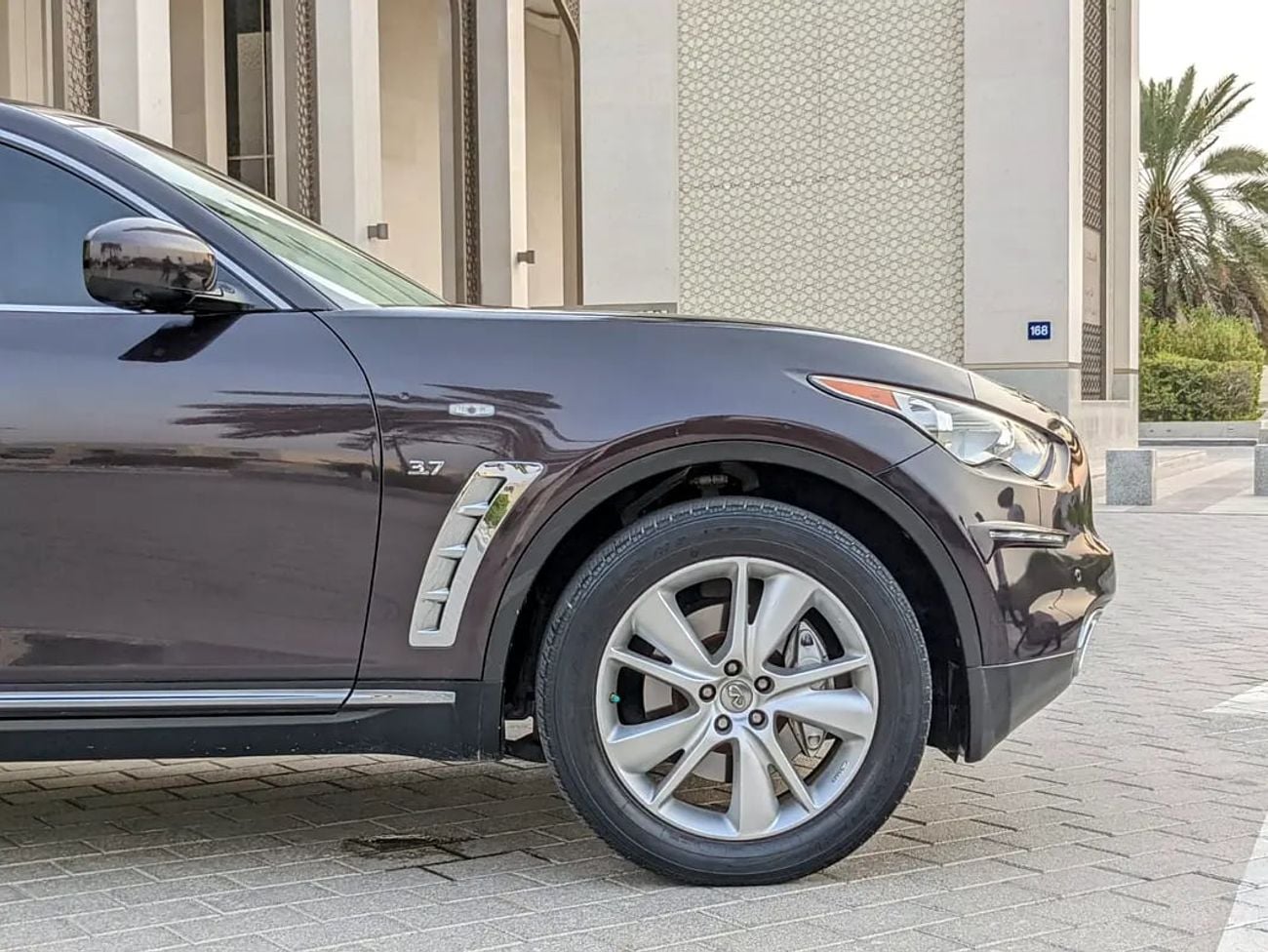 إنفينيتي QX70 LUXURY
