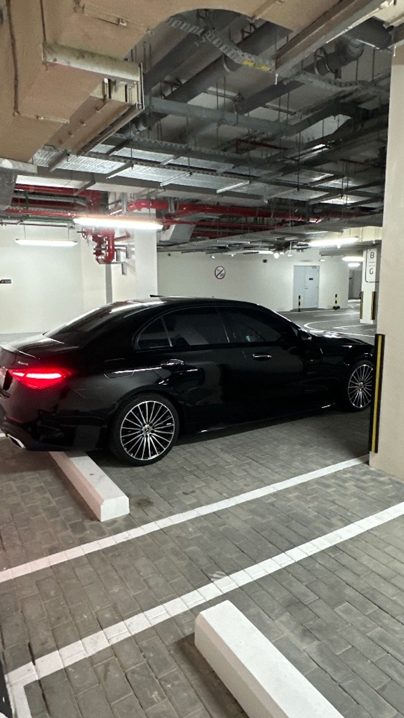 مرسيدس بنز C 300 صالون دفع رباعي