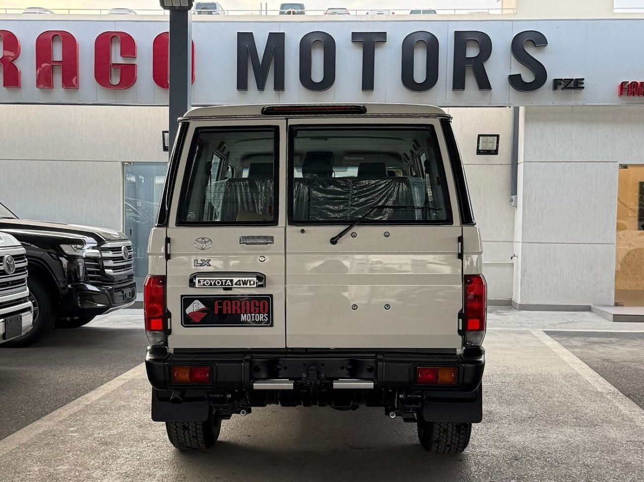 تويوتا لاند كروزر 70 GDJ 76 2.8 DIESEL M/T **التصدير فقط خارج الخليج***