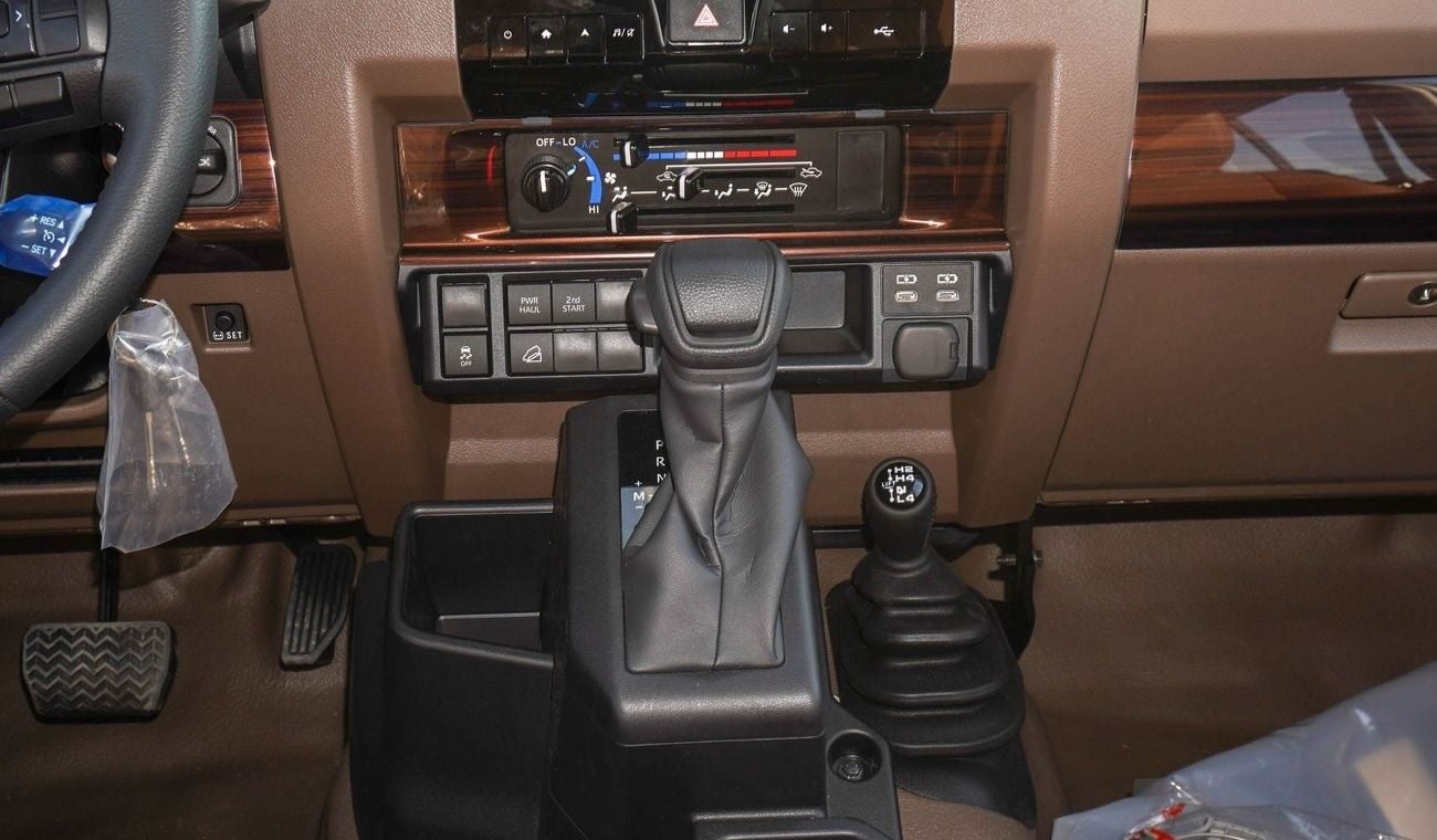 Toyota Land Cruiser Pick Up LX 4.0L V6 A/T