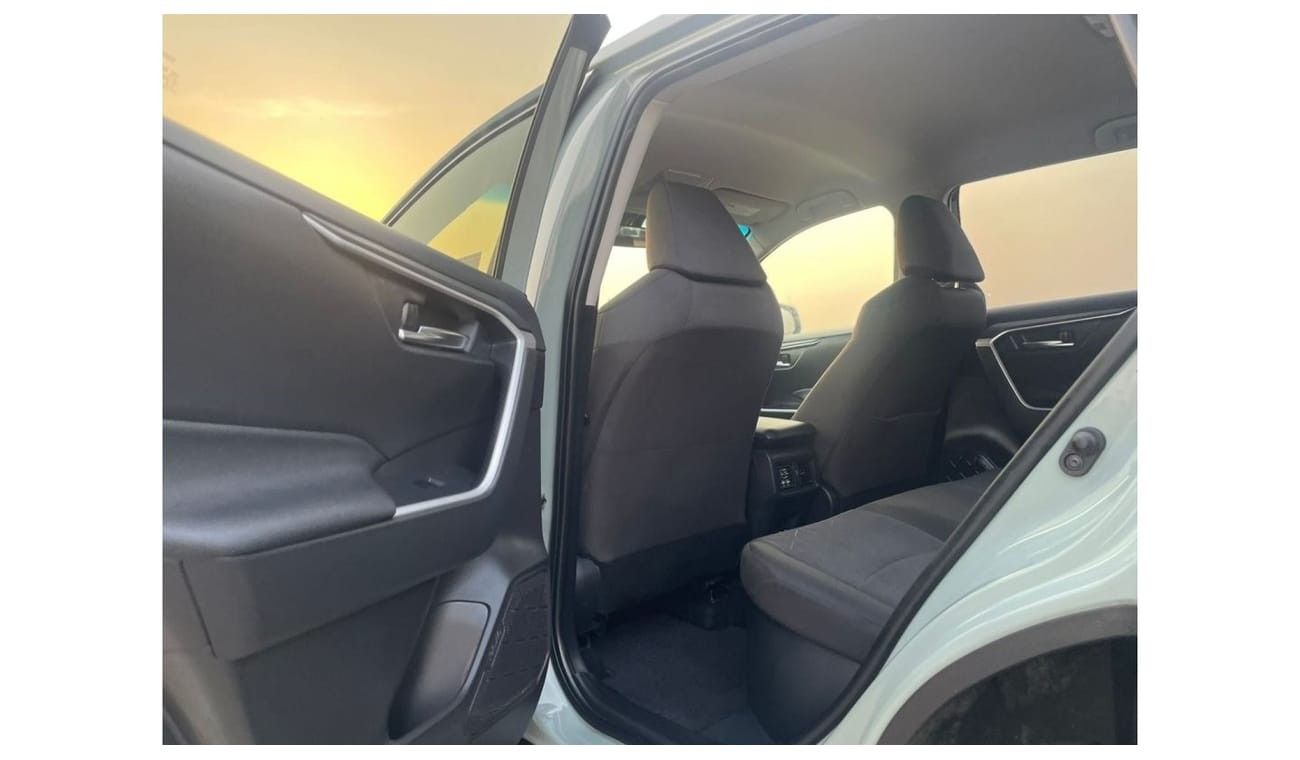 تويوتا راف ٤ 2020 Toyota Rav4 Hybrid Fuel 2.5L V4 MidOption+ Push Start - 4x4 AWD - 38,000 Mileage