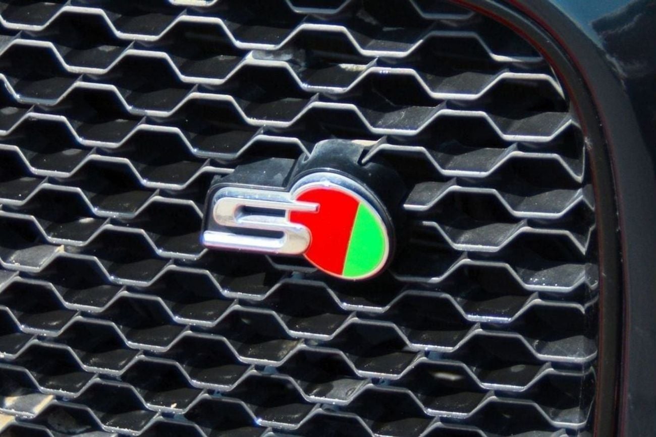 Jaguar F-PACE S 3.0L (380 HP)JAGUAR F-PACE ( S ) CLEAN CAR / FULL OPTION -PANORAMIC ROOF