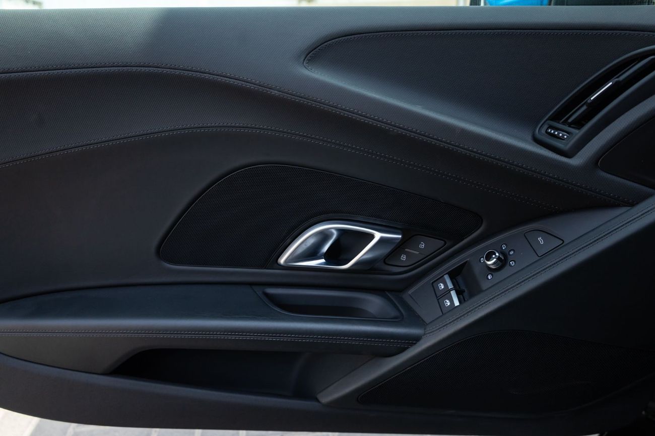 Audi R8 V10 RWD 5.2L (562 HP)