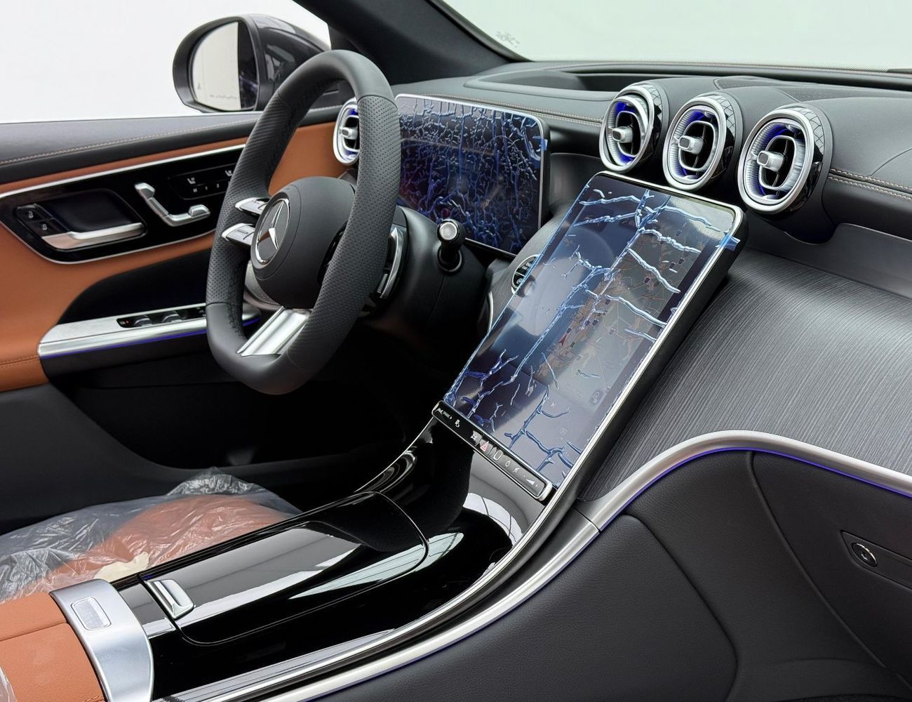 Mercedes-Benz GLC 200 4Matic *Brand New* 2025 Mercedes Benz GLC 200 AMG 4MATIC Premium Plus, 5 Year Mercedes Warranty, GCC