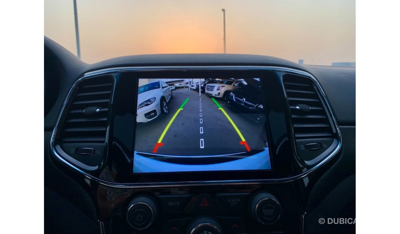 Jeep Grand Cherokee 2020    Full option Roof opening Sensors Rear camera Screen Front sensors Side