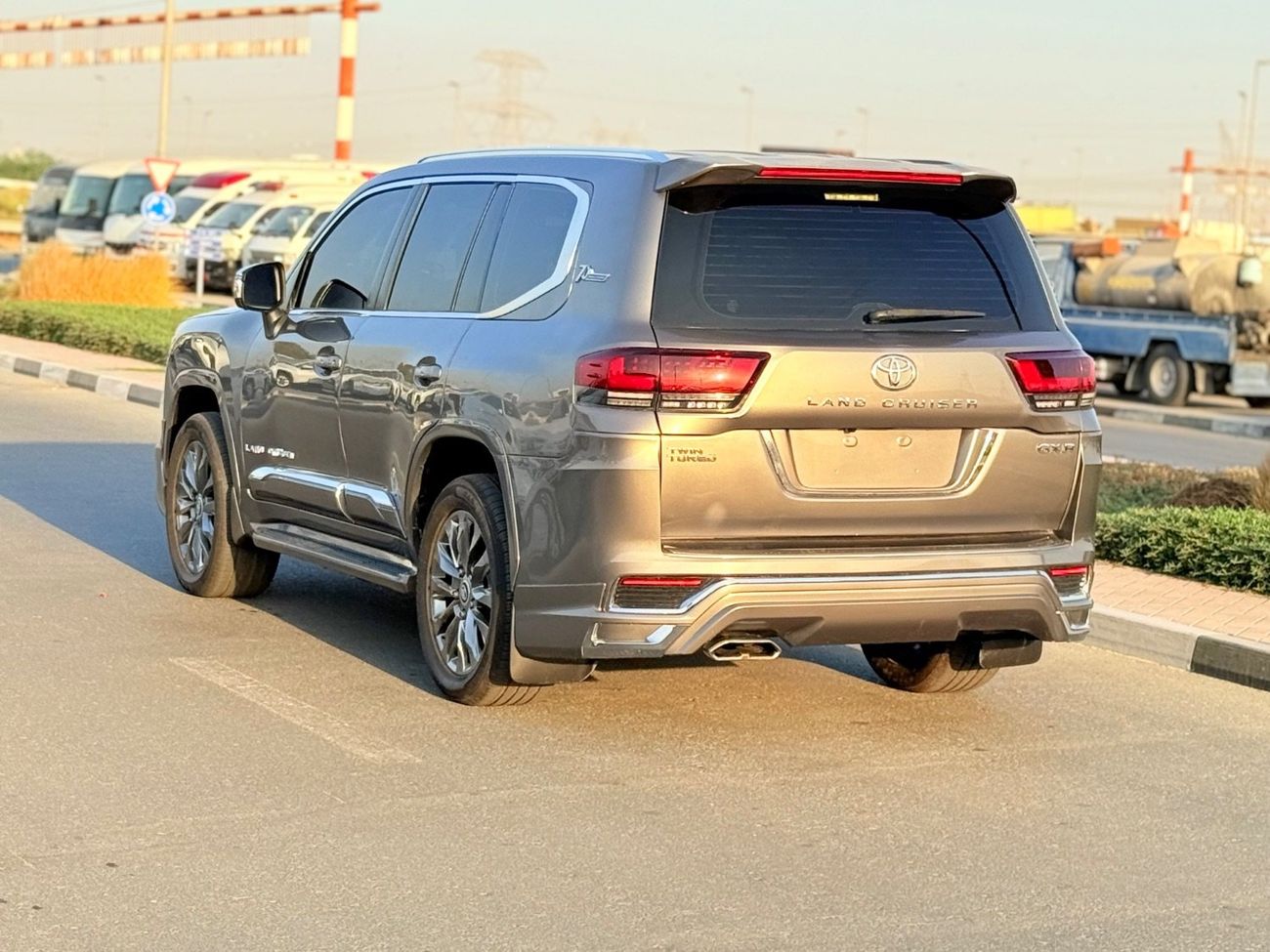 Toyota Land Cruiser GXR+ 4.0L Toyota landcuriser  Years 2019 GXR V6  4.0L facelifted interior and exterior 2025 Years fu