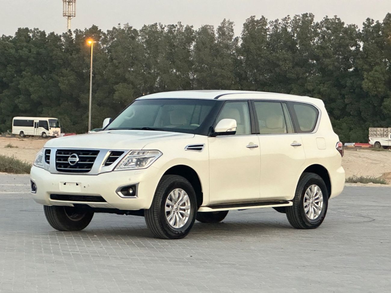 Nissan Patrol SE 4.0L MODEL 2017 GCC CAR PERFECT CONDITION INSIDE AND OUTSIDE FULL OPTION