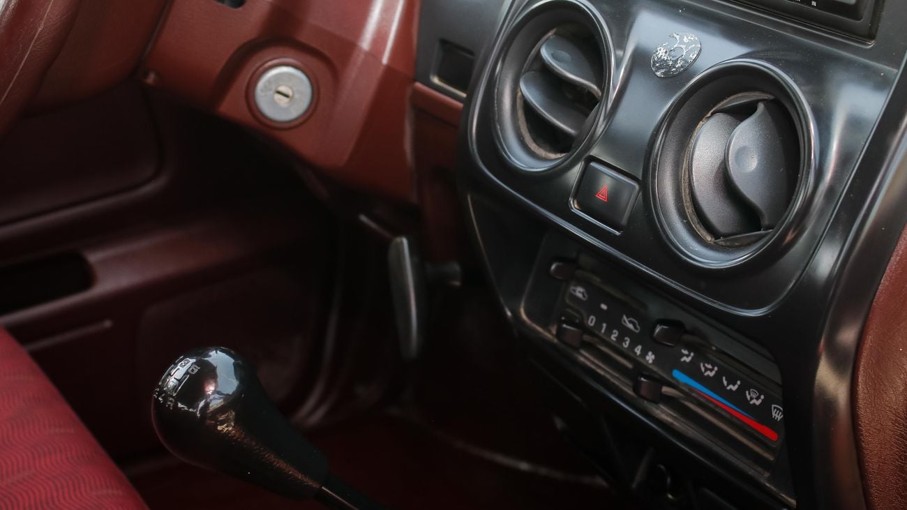 نيسان بيك آب nissan pickup 4x2 Gcc specs, free accident