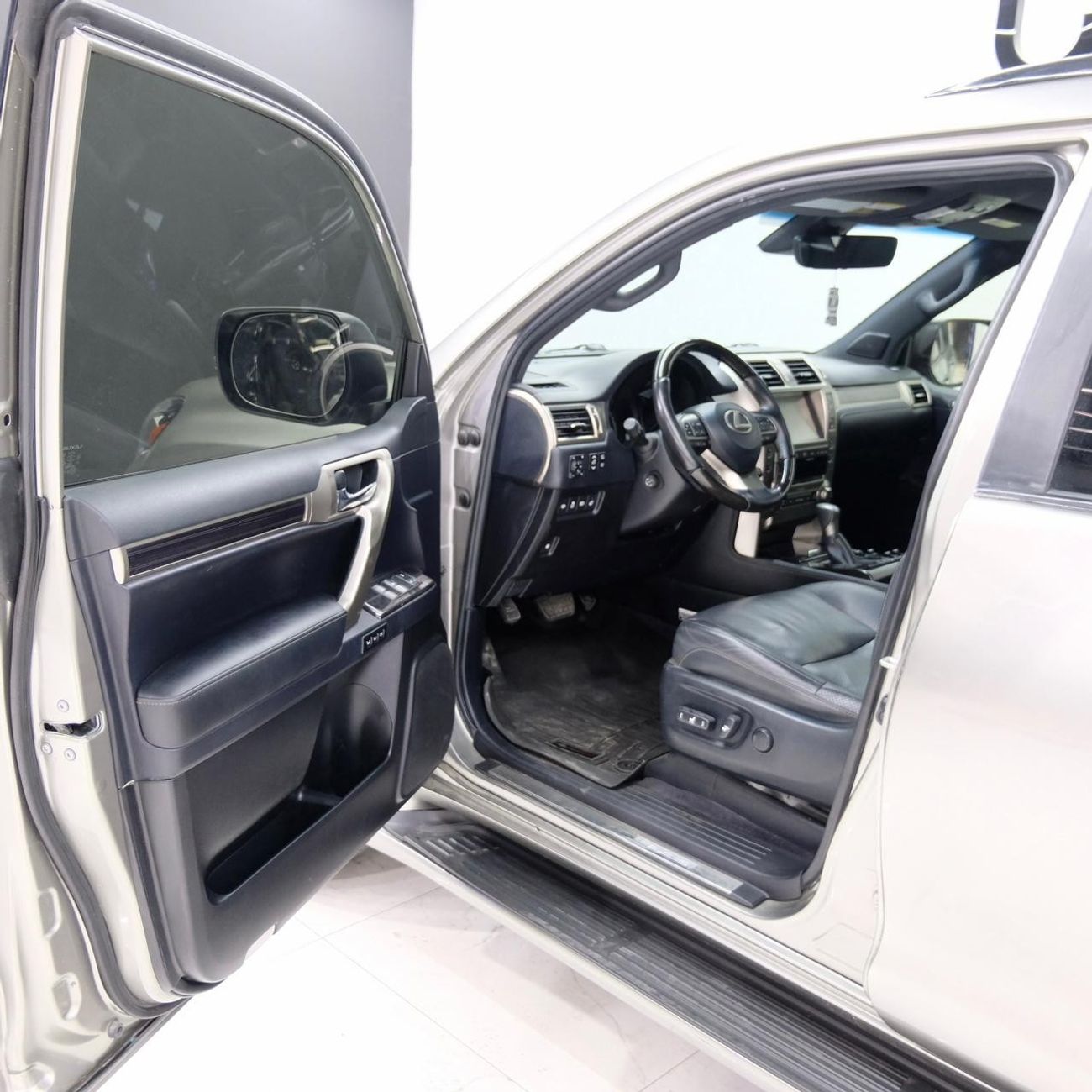 Lexus GX460 Platinum Lexus GX-460 2020 Silver-4.6L-4WD-Car is in Excellent Condition-Accident Free-Well Maintain