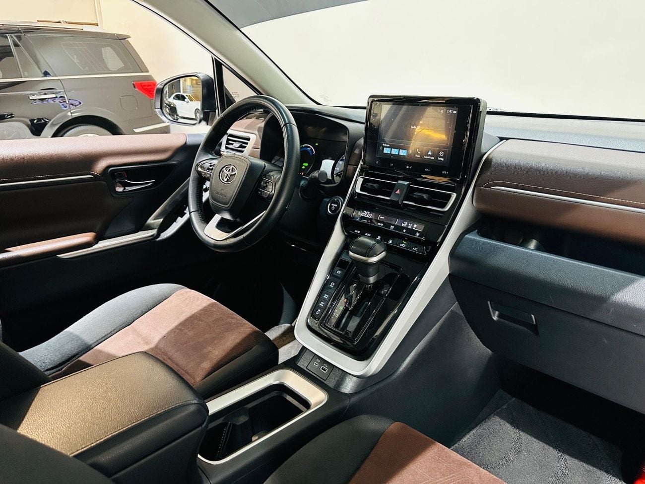 Toyota Innova 2.0L HyCross 7S Hybrid