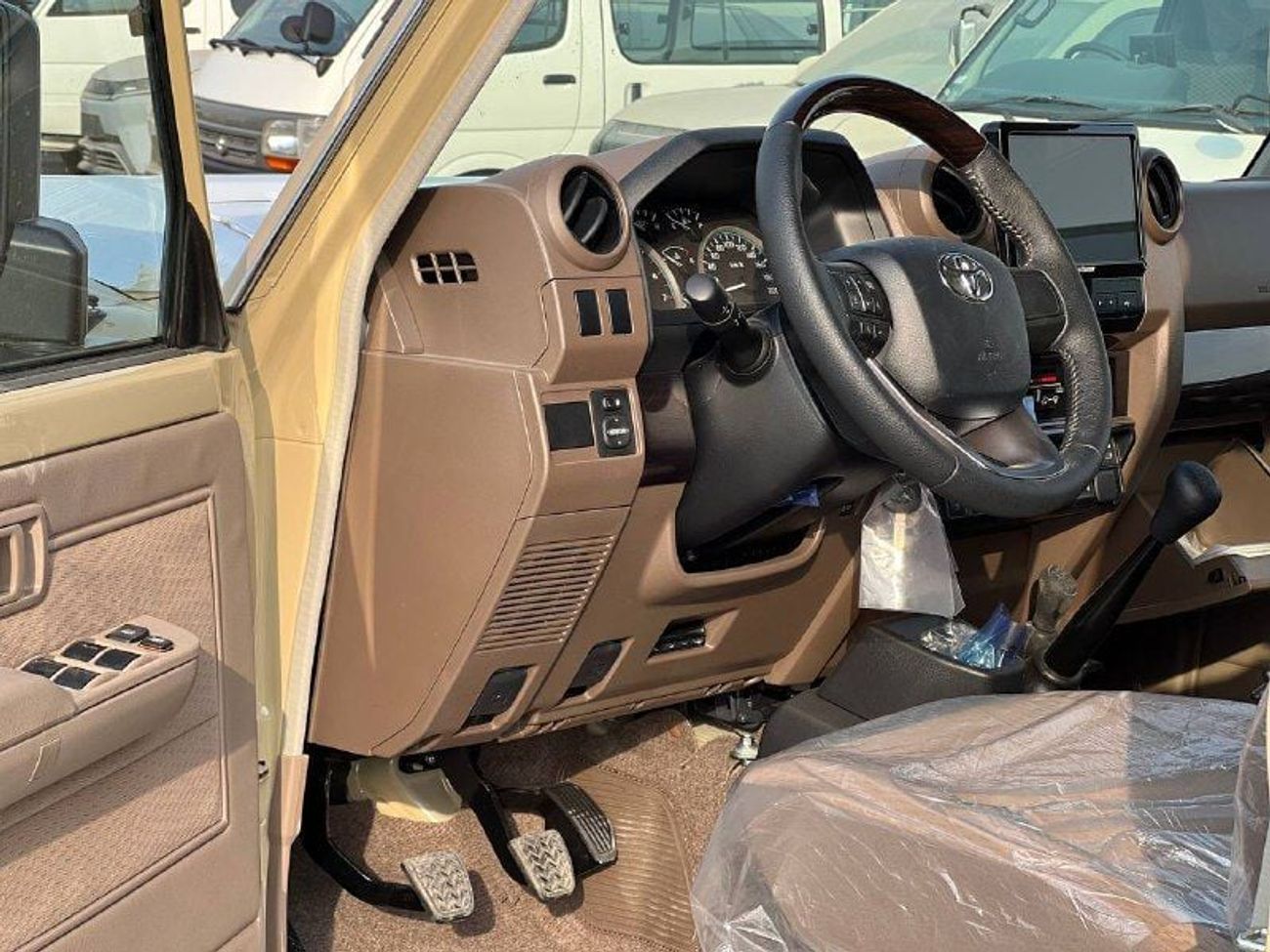 Toyota Land Cruiser 70 LC76 4.0L PTR M/T // 2025 // STD WITH DVD&BACK CAMERA , CRUISE CONTROL // SPECIAL OFFER // BY FORMUL