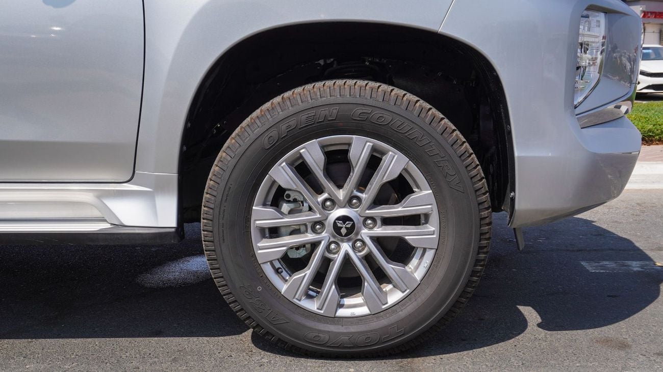 Mitsubishi Pajero Sport ECT0088 - Mitsubishi Pajero Sport GLS - 2.4L Diesel - Silver