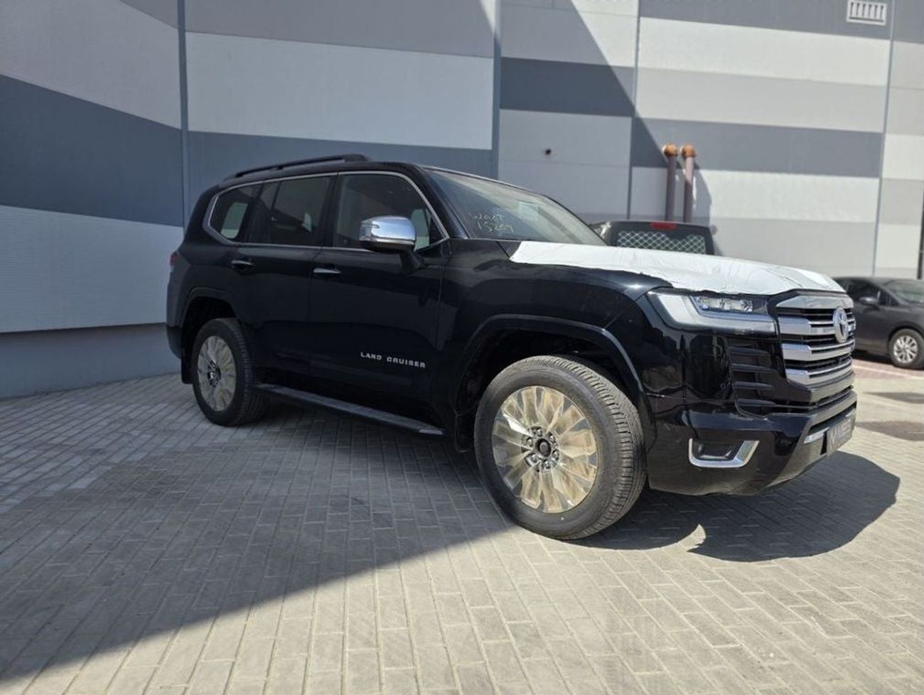 تويوتا لاند كروزر VX 3.5L PETROL A/T WITH MBS AUTOBIOGRAPHY VIP 4 SEAT AND ROOF STAR LIGHT