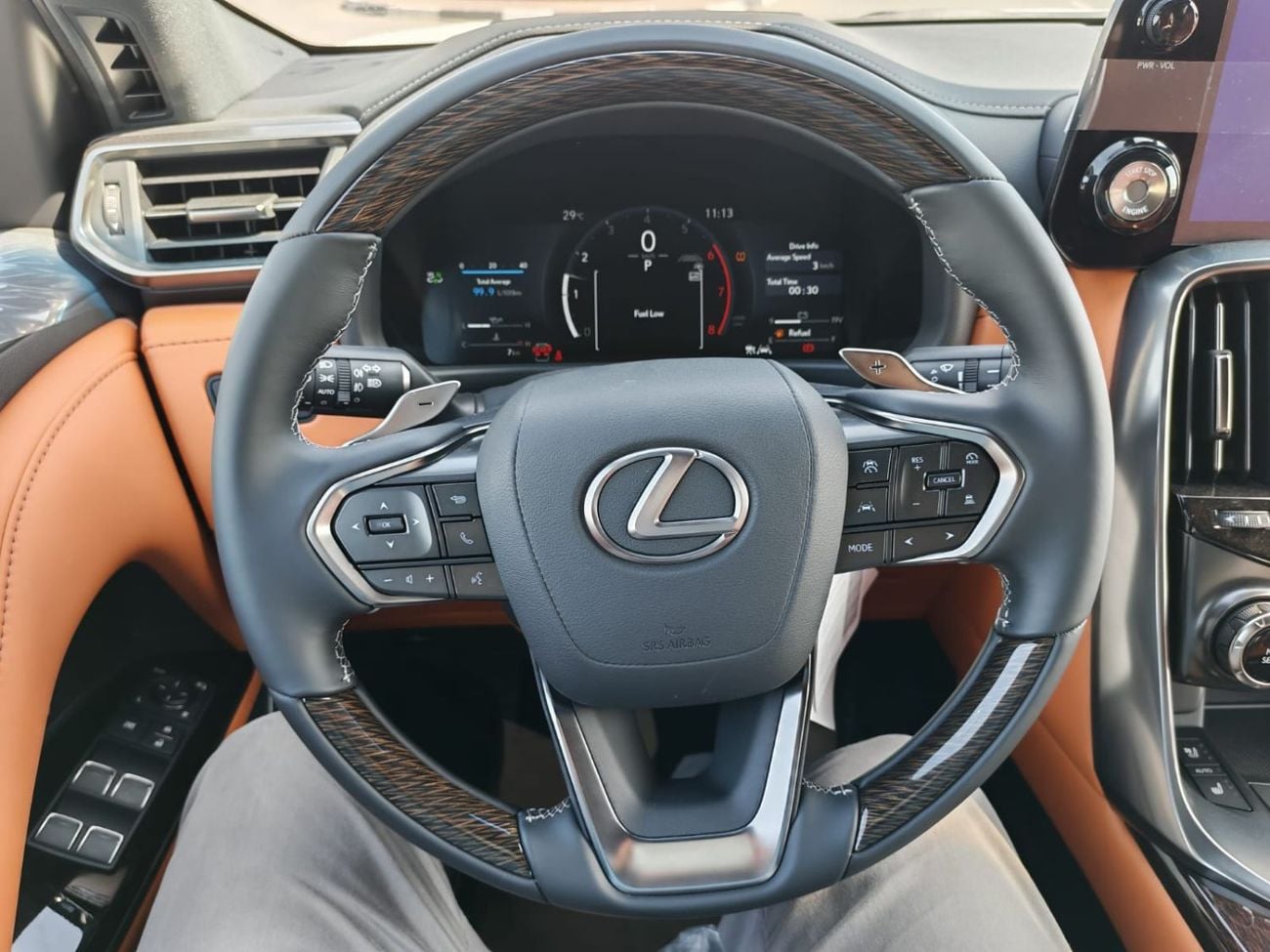 لكزس LX 600 VIP لكزس LX600 VIP موديل 2026 (4 مقاعد) محرك بنزين V6 ثنائي التيربو سعة 3.5 لتر، ناقل حركة أوتوماتيكي، د