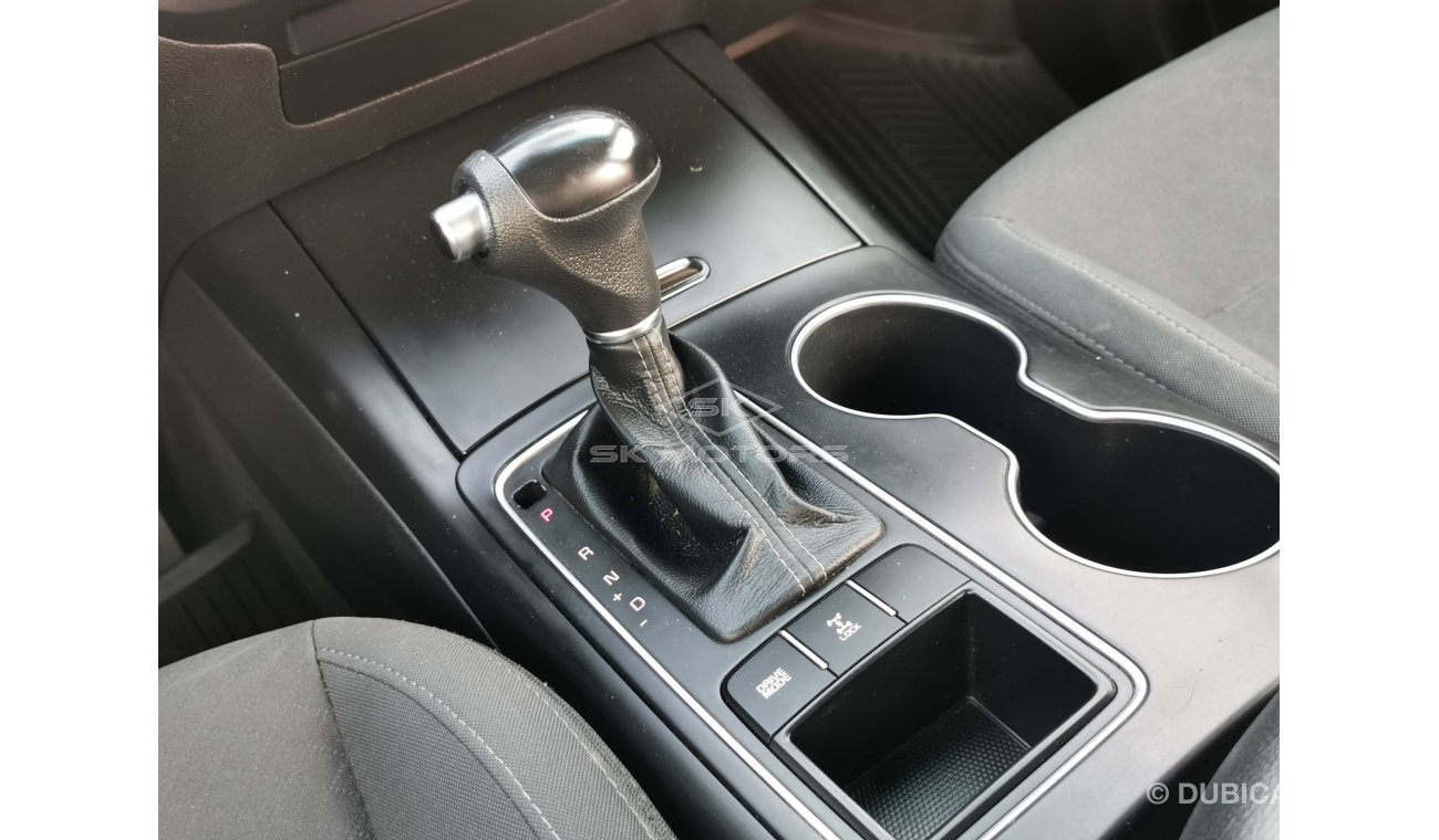 Kia Sorento 17" Rims, DRL LED Headlight, Fog Light, Rear Camera, Drive Mode, Rear A/C, Fabric Seats  (LOT # 386)