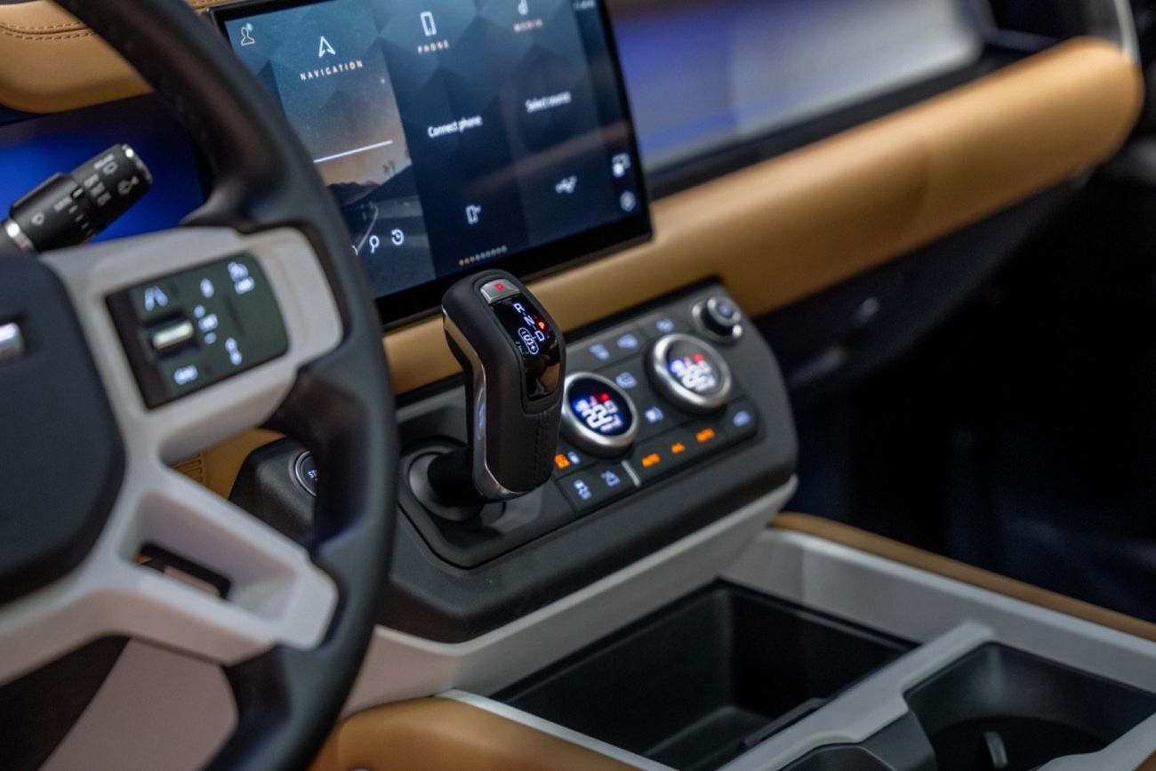 لاند روفر ديفندر P400 90 X-Dynamic HSE 3.0L (5 Seater)