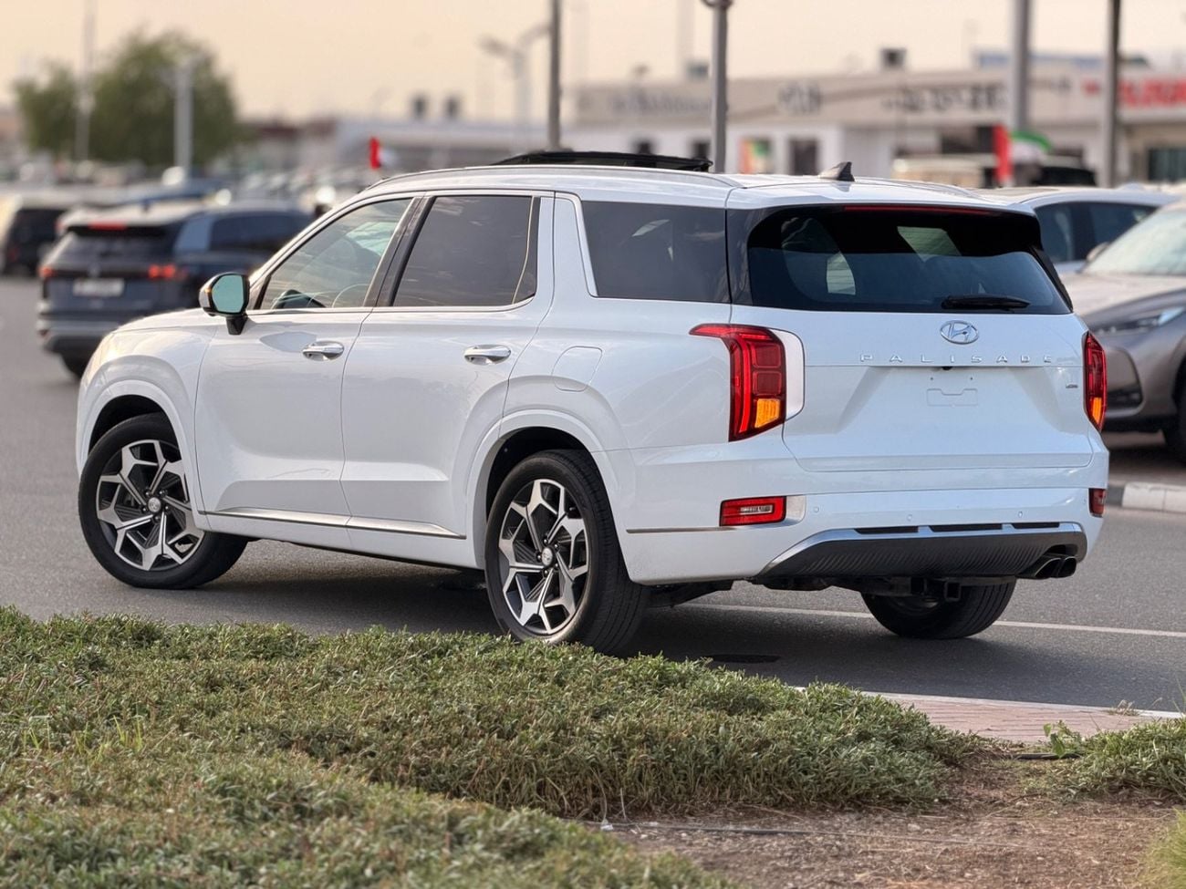 Hyundai Palisade Calligraphy 3.8L / panoramic, 360 camera // head up display full option