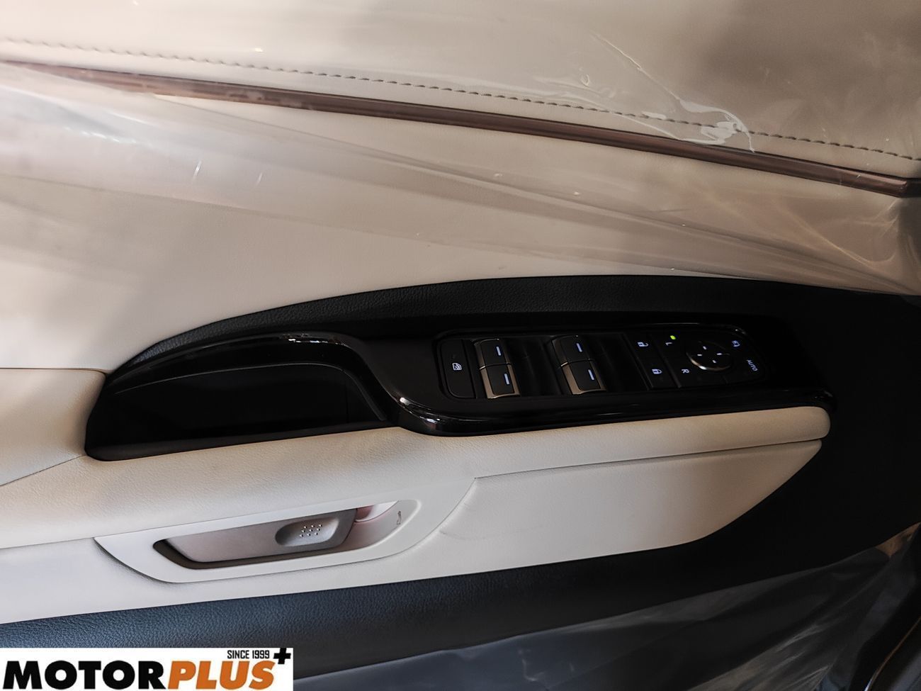 لكزس LM 350h Hybrid 7 Seater 2025 Model - Ready Stock!