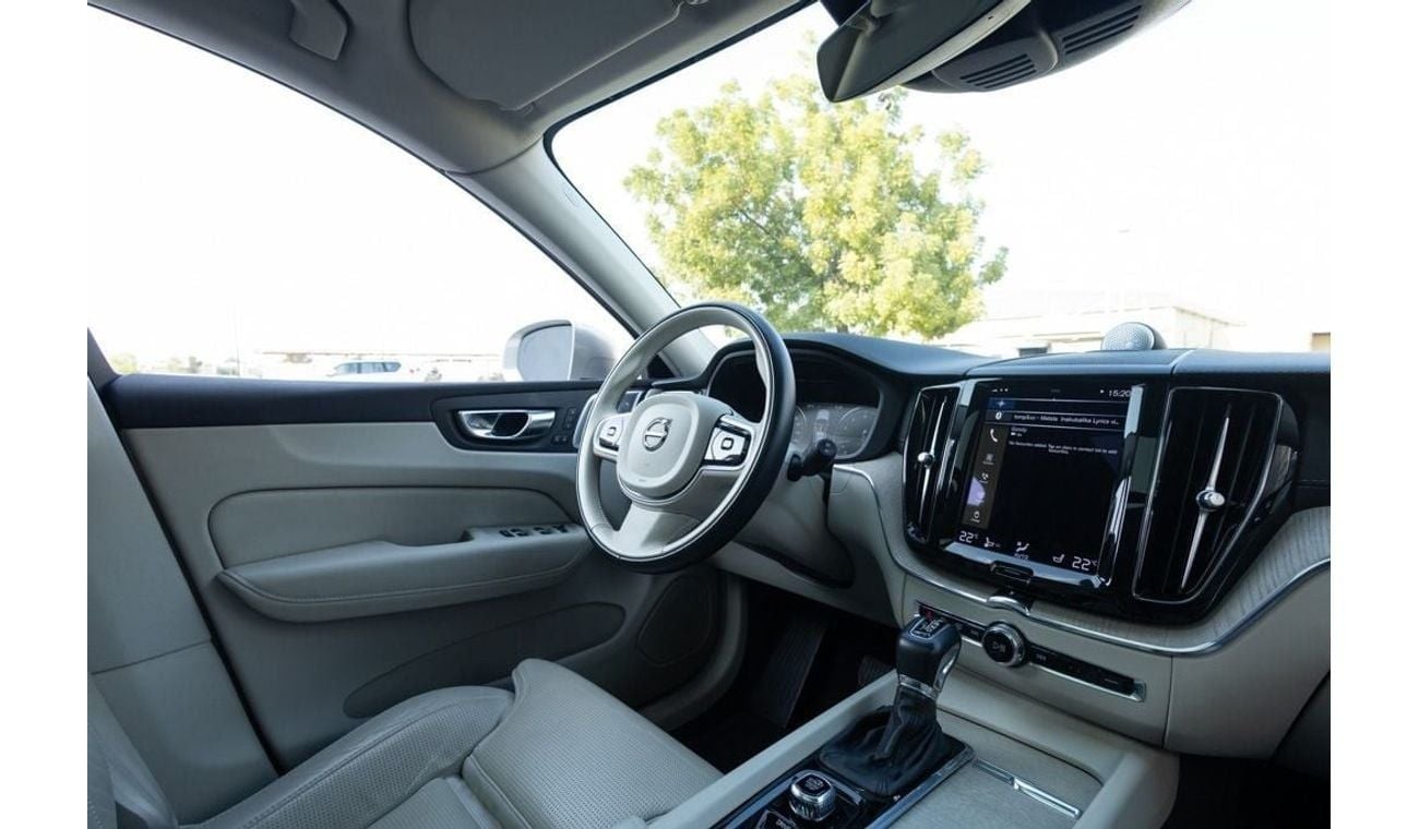 فولفو XC 60 T5 Momentum 2.0L AWD Volvo XC60 T5 2021 GCC under Agency Warranty and Service Contract with Flexible