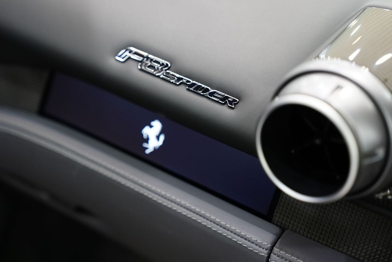 فيراري ف ٨ سبيدر 3.9T V8 Passenger Display, Suspension Lifter, Full Carbon Fiber Package!!
