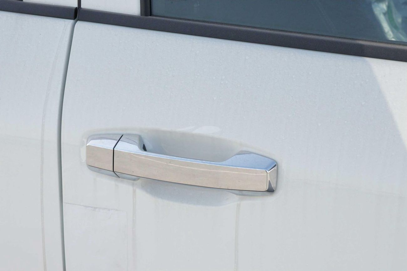 Mitsubishi L200 2.4L GLX 4X4 D/C MID M/T PETROL