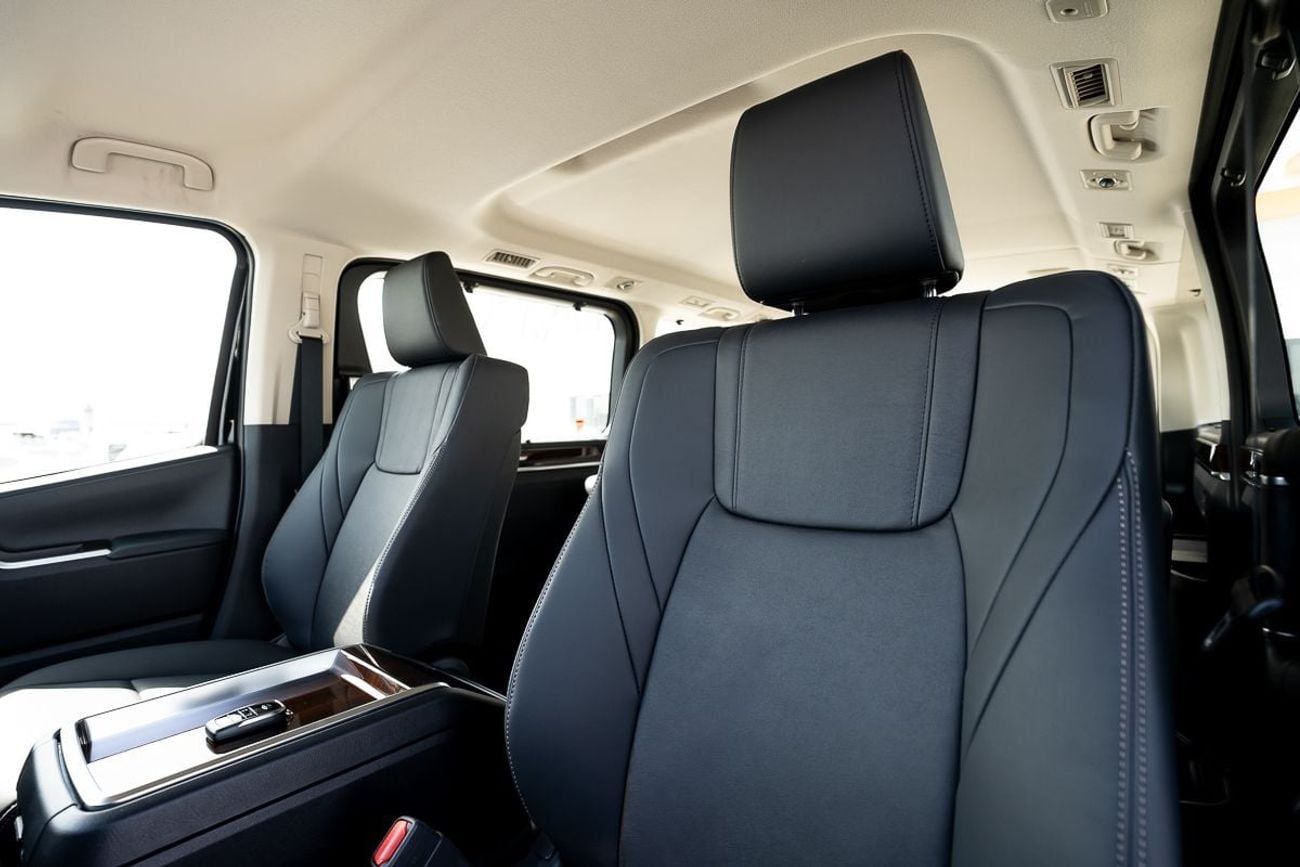 تويوتا جرافينا Premium 6 seater Diesel 2.8L Automatic Transmission 2025