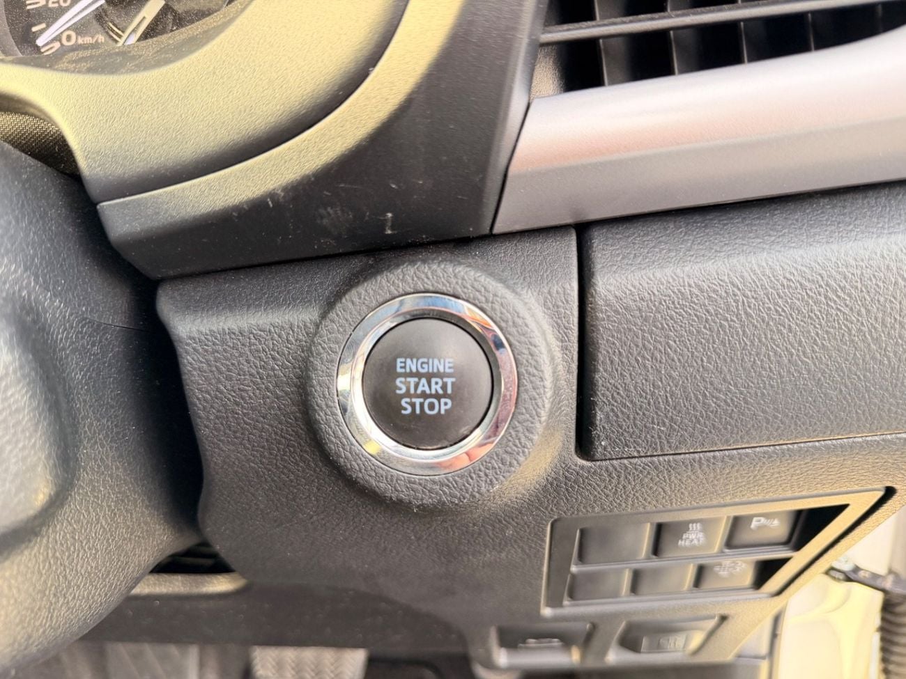 Toyota Hilux S GLX 2.4L 4WD A/T