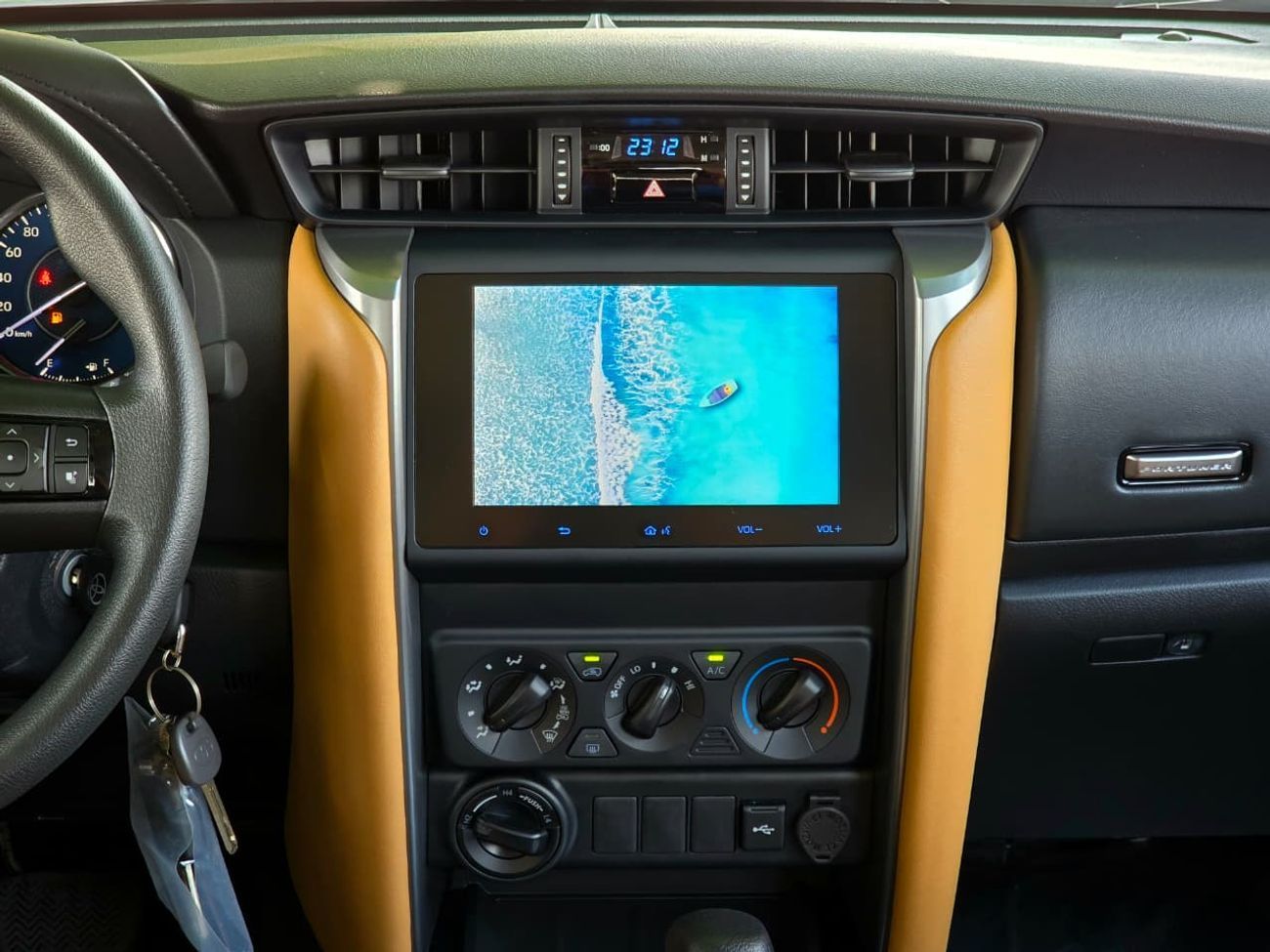 Toyota Fortuner TOYOTA FORTUNER PETROL 2.7 - MANUAL A.C - ALLOY WHEELS - 2025 MODEL - WHITE INSIDE BROWN - GCC SPECS