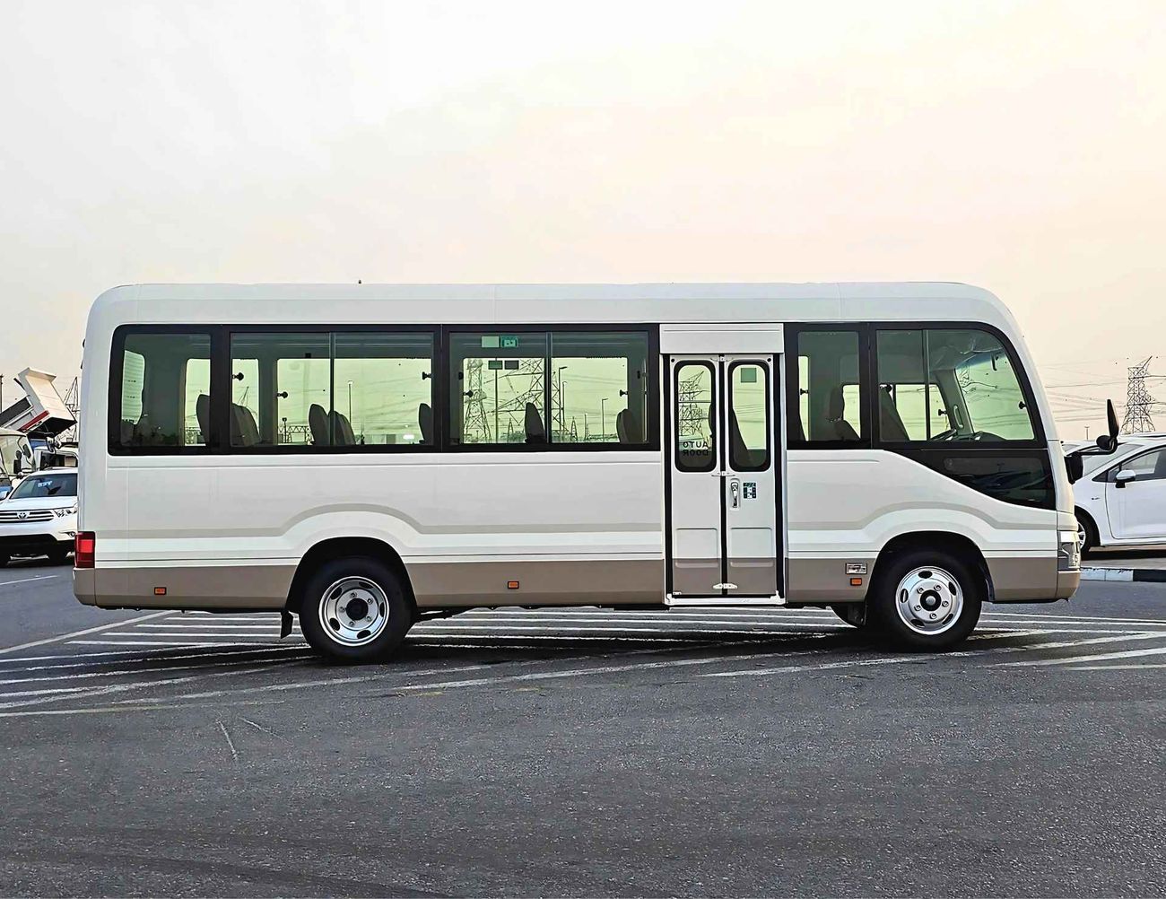 Toyota Coaster 2.7L PETROL M/T DUAL TONE / 23 SEATER /AUTO DOOR/HLF LUGGAGE RACK/CODE#COPB