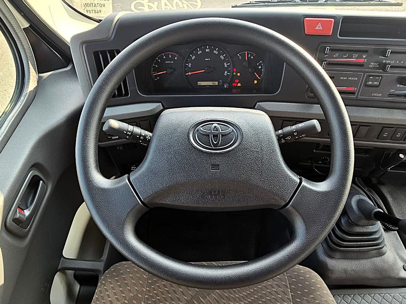 تويوتا كوستر Toyota Coastor Vip 4.2l diesel M/T 22 seats with Electric Door and Cool Box White Color 2026 Model