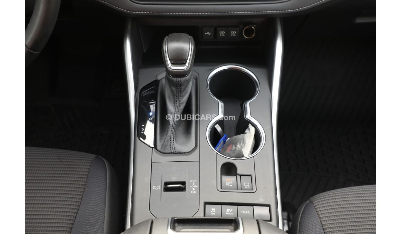 Toyota Highlander 2021 Toyota Highlander 4X4 2.5 LE Hybrid A/T - Black inside black