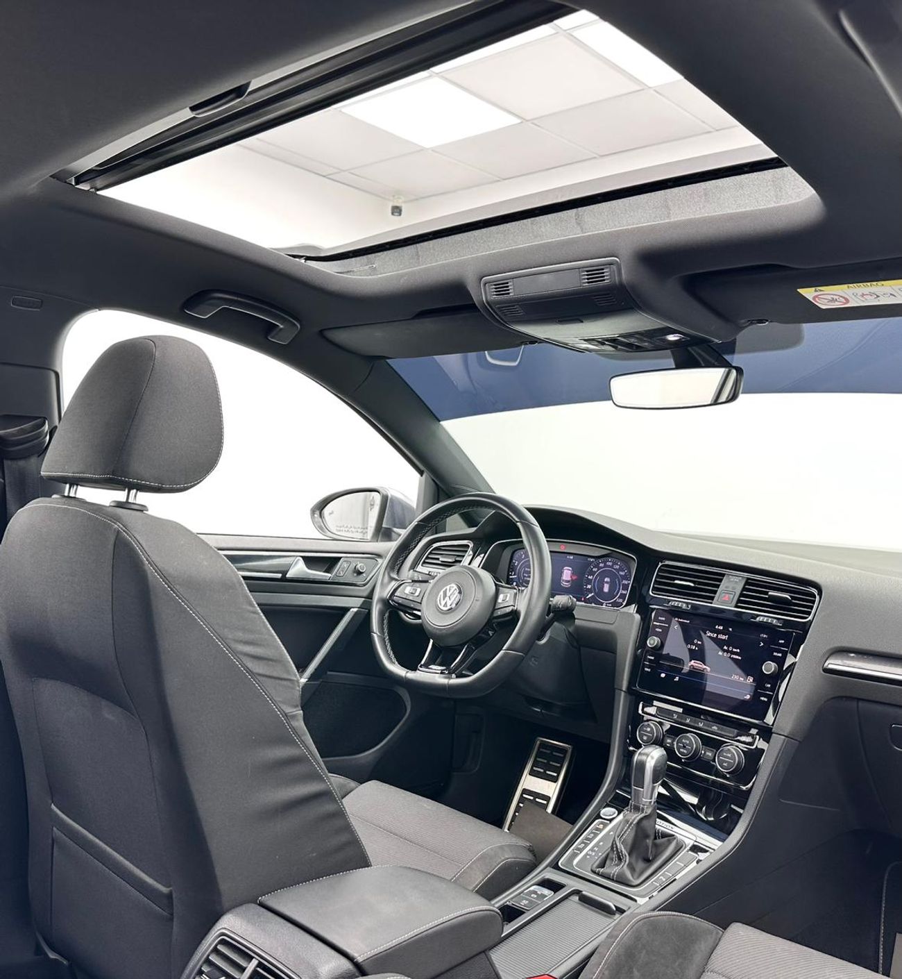 Volkswagen Golf R Base 2.0T 2019 Volkswagen Golf R, 1 Year Unlimited KM Warranty, Volkswagen Full Service History, GCC