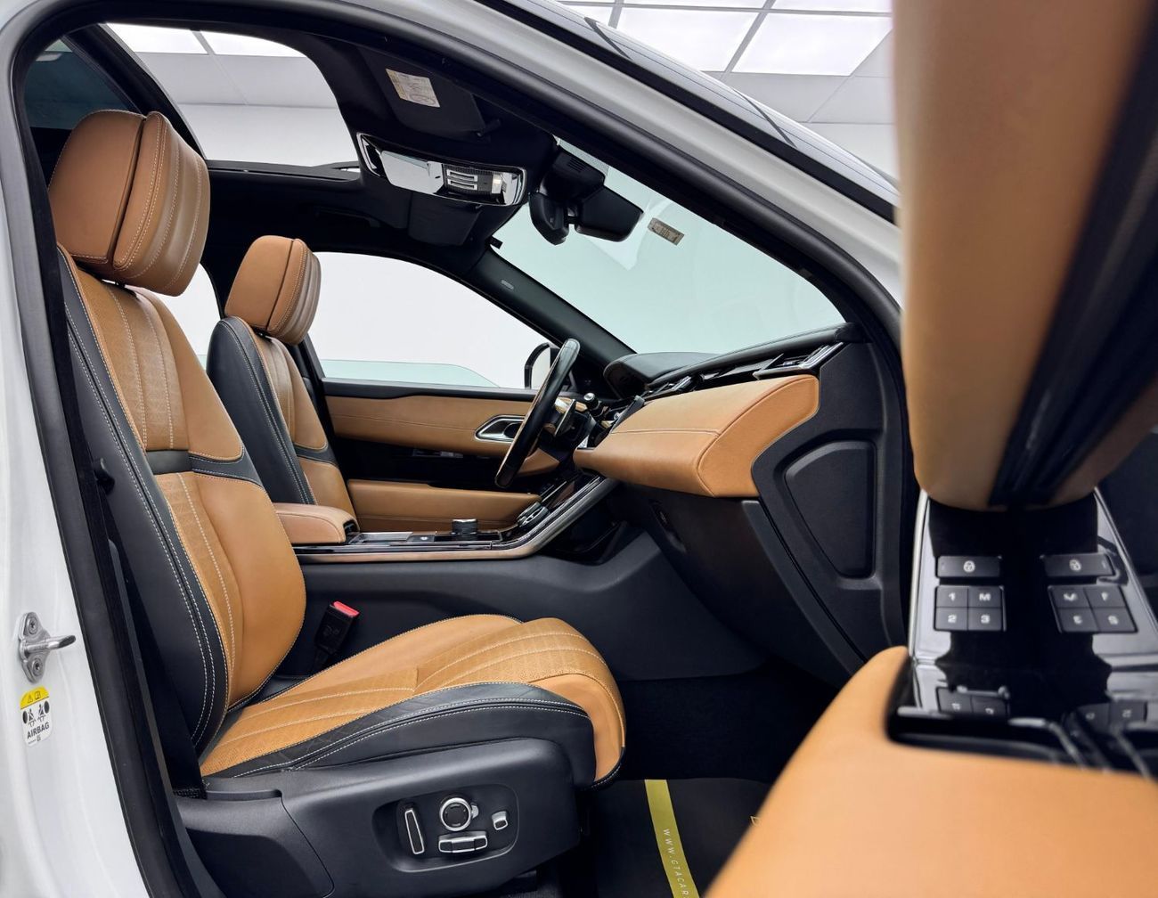 لاند روفر رينج روفر فيلار 2018 Range Rover Velar HSE R-Dynamic, 1 Year Warranty, Full Service History, GCC