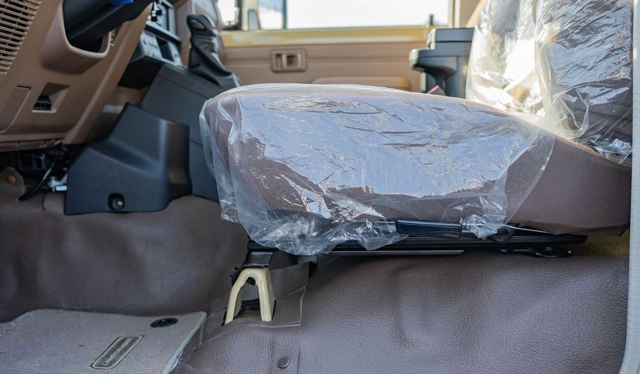 تويوتا لاند كروزر بيك آب 2025 Toyota Land Cruiser LC 79 SC 4.0L AT Petrol Basic with Fridge (Beige)