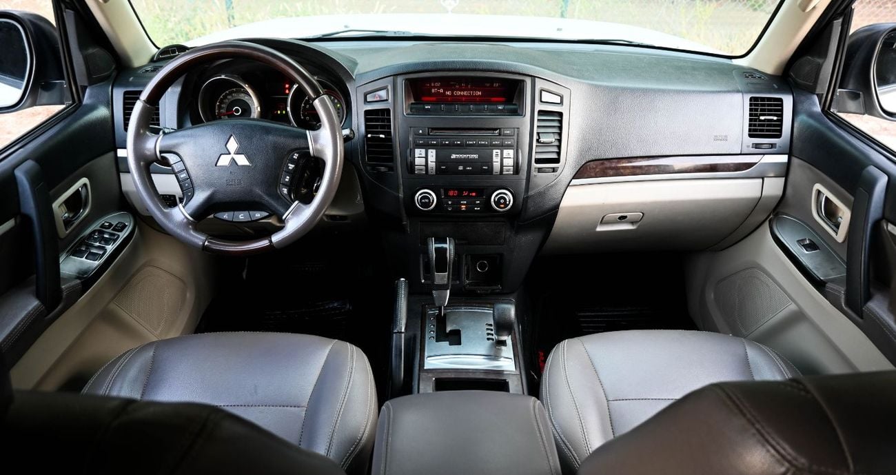 Mitsubishi Pajero 2014 Mitsubishi Pajero, Gulf specification, excellent condition, GLS Midline