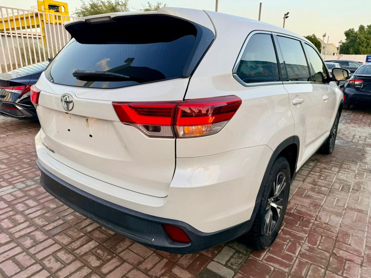 تويوتا هايلاندر 2019 Toyota Highlander LE
